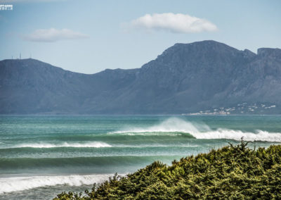The-Meditearranean-Sea-serving-waves-on-the-island-of-Majorca-Baleares-Spain-950