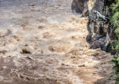 Tiger-Leaping-Gorge-Hutiaoxiao-Lijiang-Yunnan-China-Yangtze-River-Sightseeing-Valley-1024x536